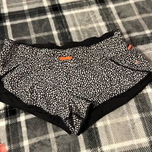Lululemon Choose A Side 2” Inseam Reversible Running Shorts Women’s Size 4